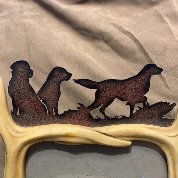 RUSTIC ANTLER HUNTING DOG PICTURE FRAME - Picture 2 of 15